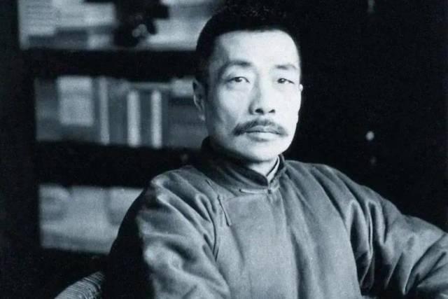 香港娛樂城:“給先生點菸”打卡照走紅後,魯迅夾菸牆畫被投訴,館方廻應